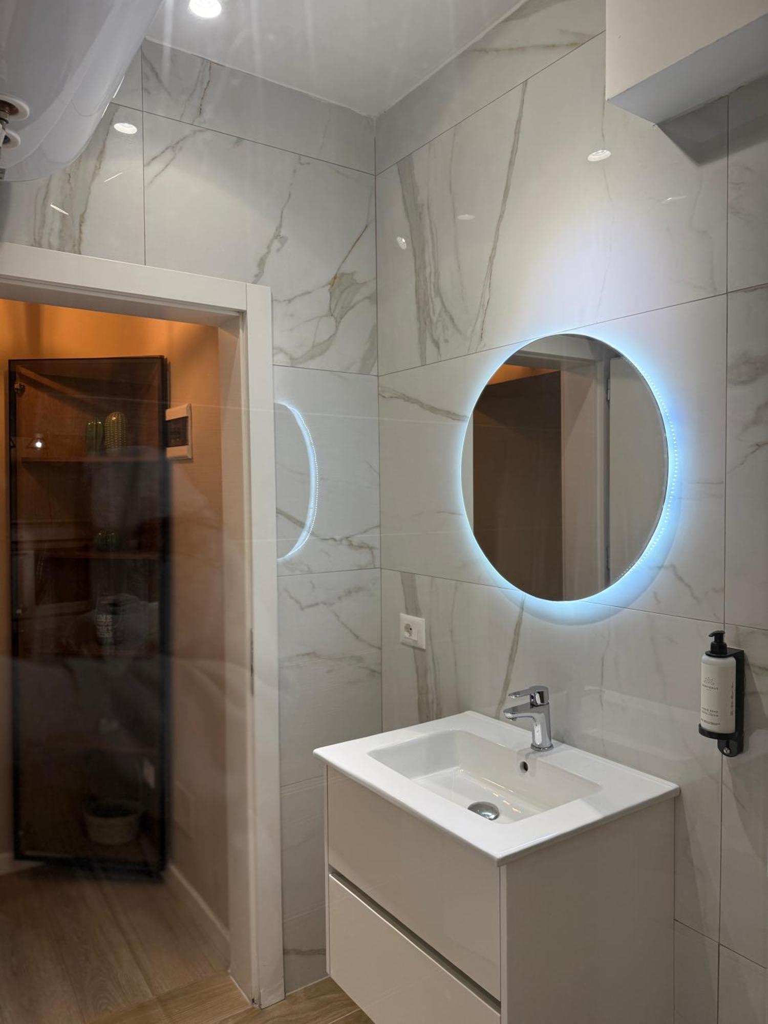 4Seasonsgea , Deluxe Studio , City Centre , 地拉那 外观 照片